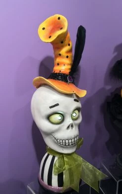 TheHolidayBarn.com Spooky Skelly Skull With Eyes That Light Up New!