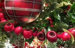 Winward Crab Apple & Currant Garland New!