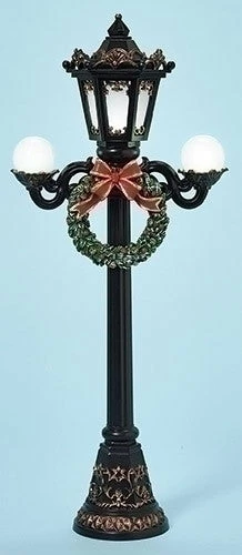 The Holiday Barn Old Fashioned Street Lamp With Christmas Wreath